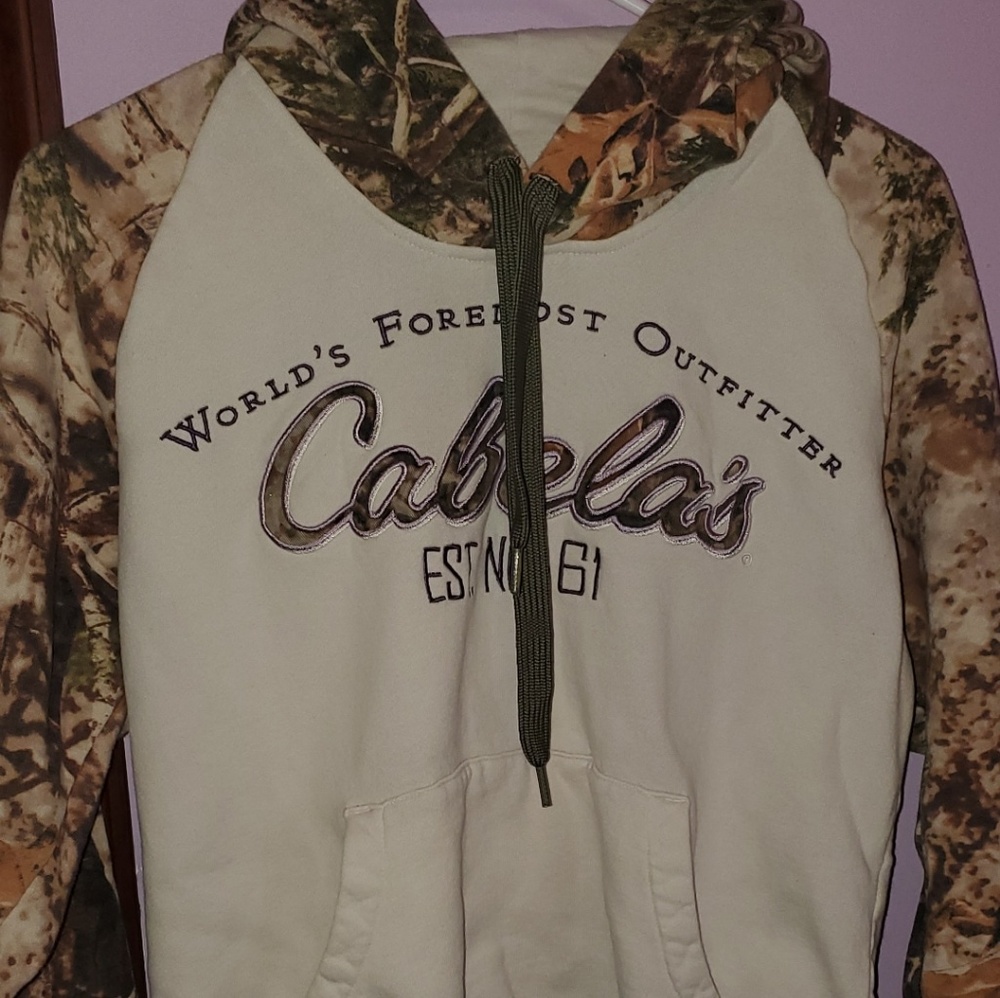 Cabela's sweatshirt